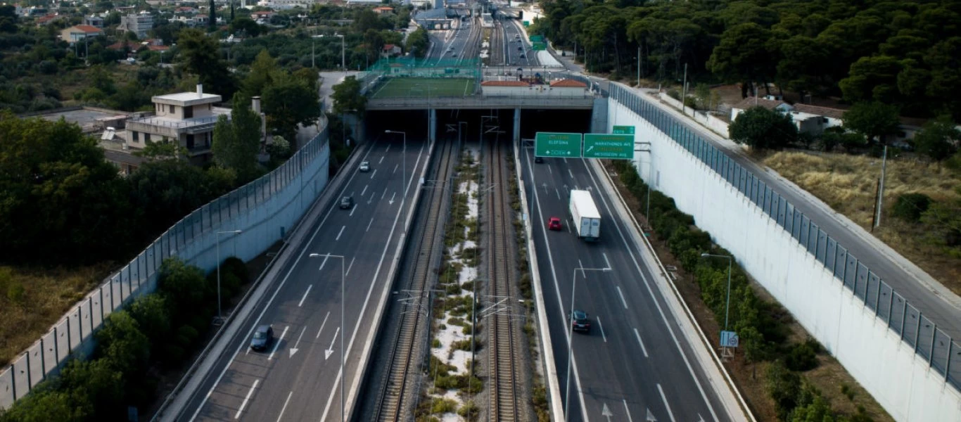 Καραμπόλα 4 οχημάτων στην Αττική Οδό - Μποτιλιάρισμα προς αεροδρόμιο